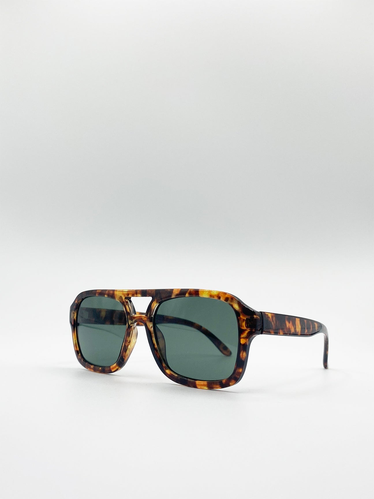 Brown 70's Navigator Sunglasses In Tortoiseshell, Image 3 of 5