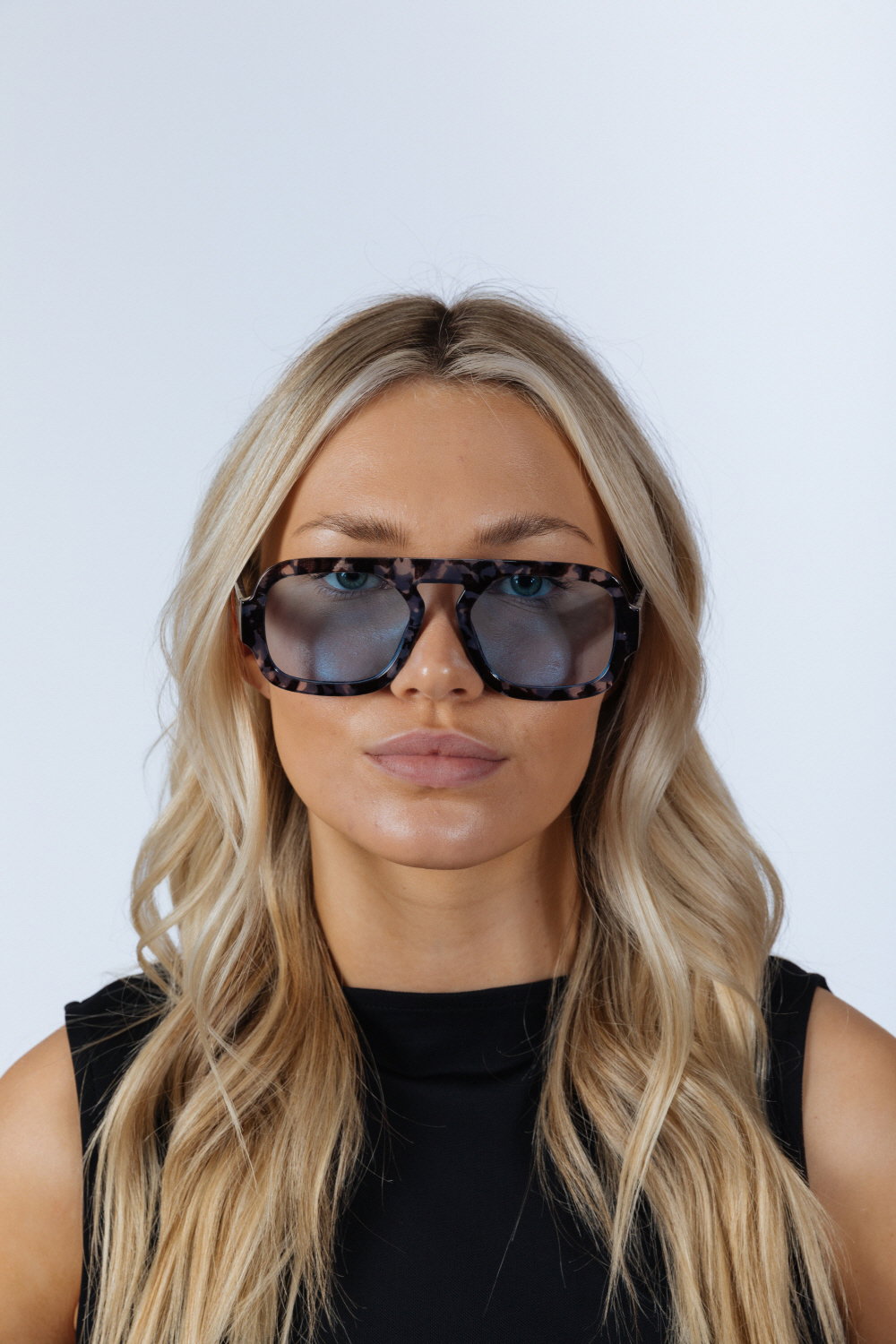 Blue Retro Navigator Sunglasses In Blue Grey Tortoiseshell