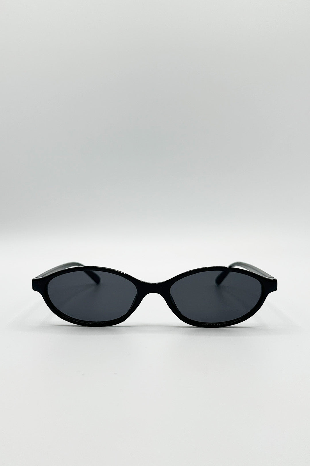 Black Oval Sunglasses In Black, Image 2 of 4