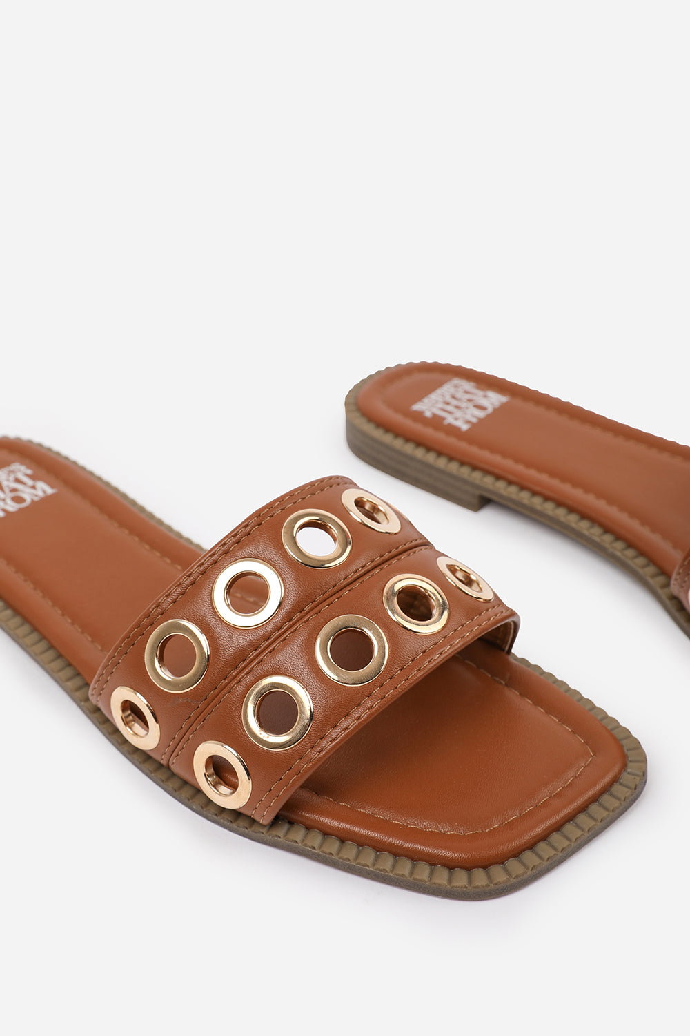 Tan 'Cher' Flatform Sandal With Stylish Eyelet, Image 4 of 5