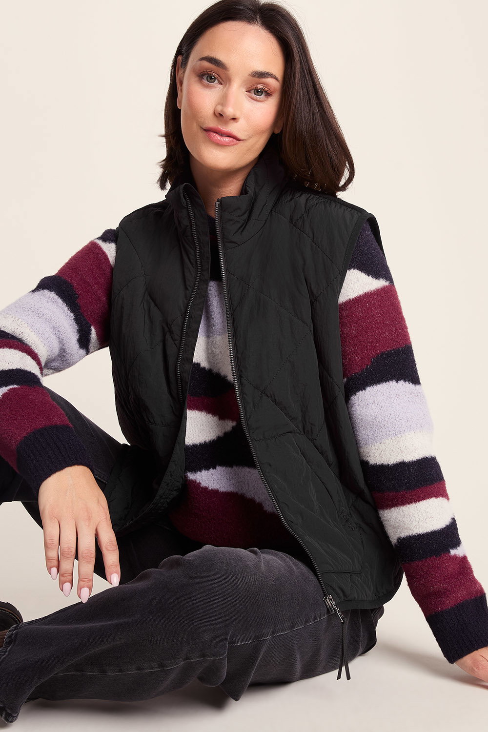 Black Juni Relaxed Fit Shower Resistant Gilet, Image 2 of 6