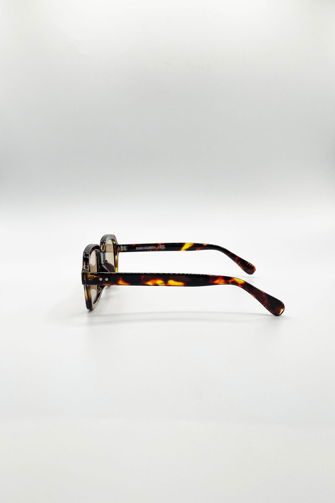Tortoishell Bold Square Sunglasses In Tortoiseshell, Image 4 of 5