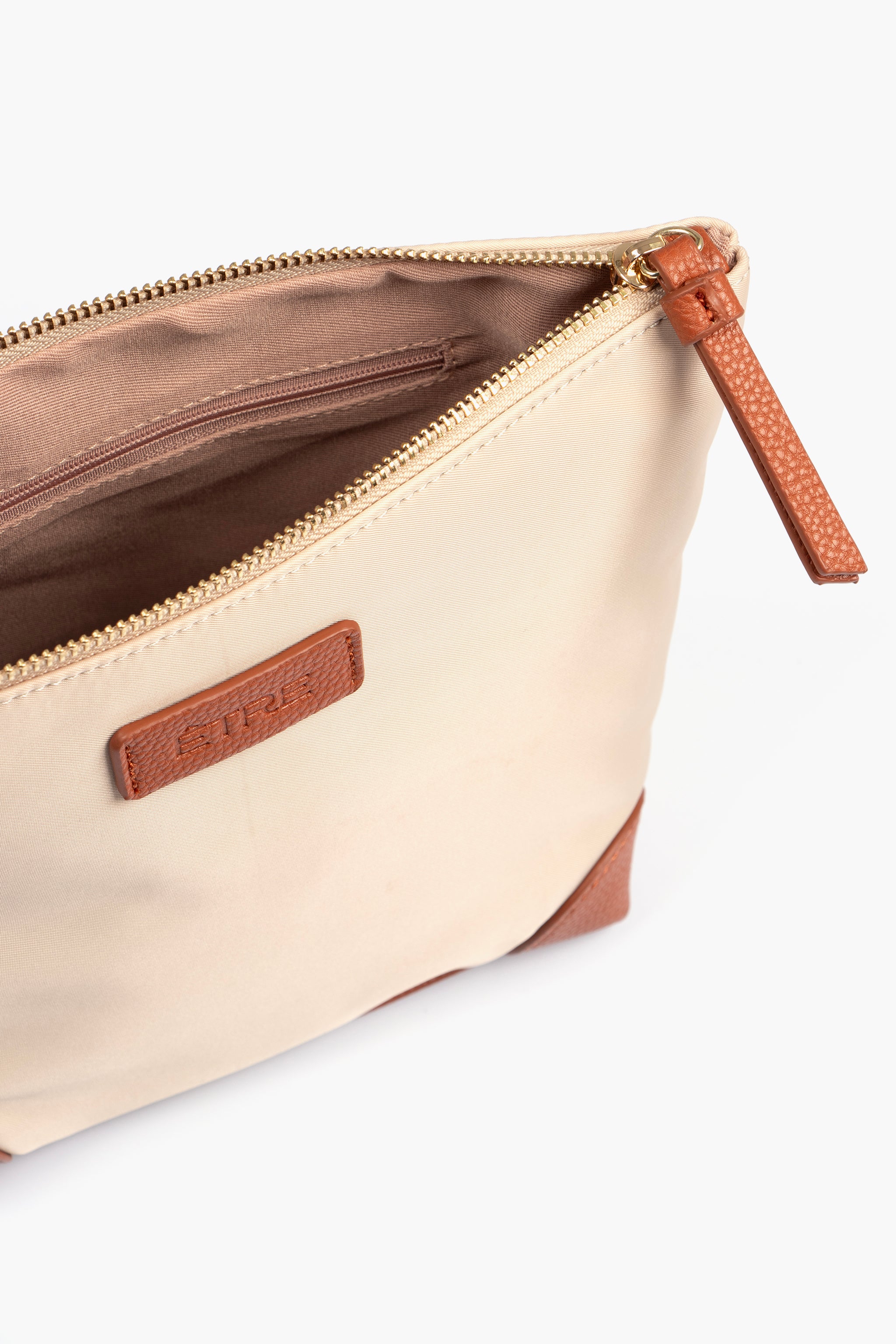 Cream Etre Cream Plain Medium Wash Bag, Image 2 of 2