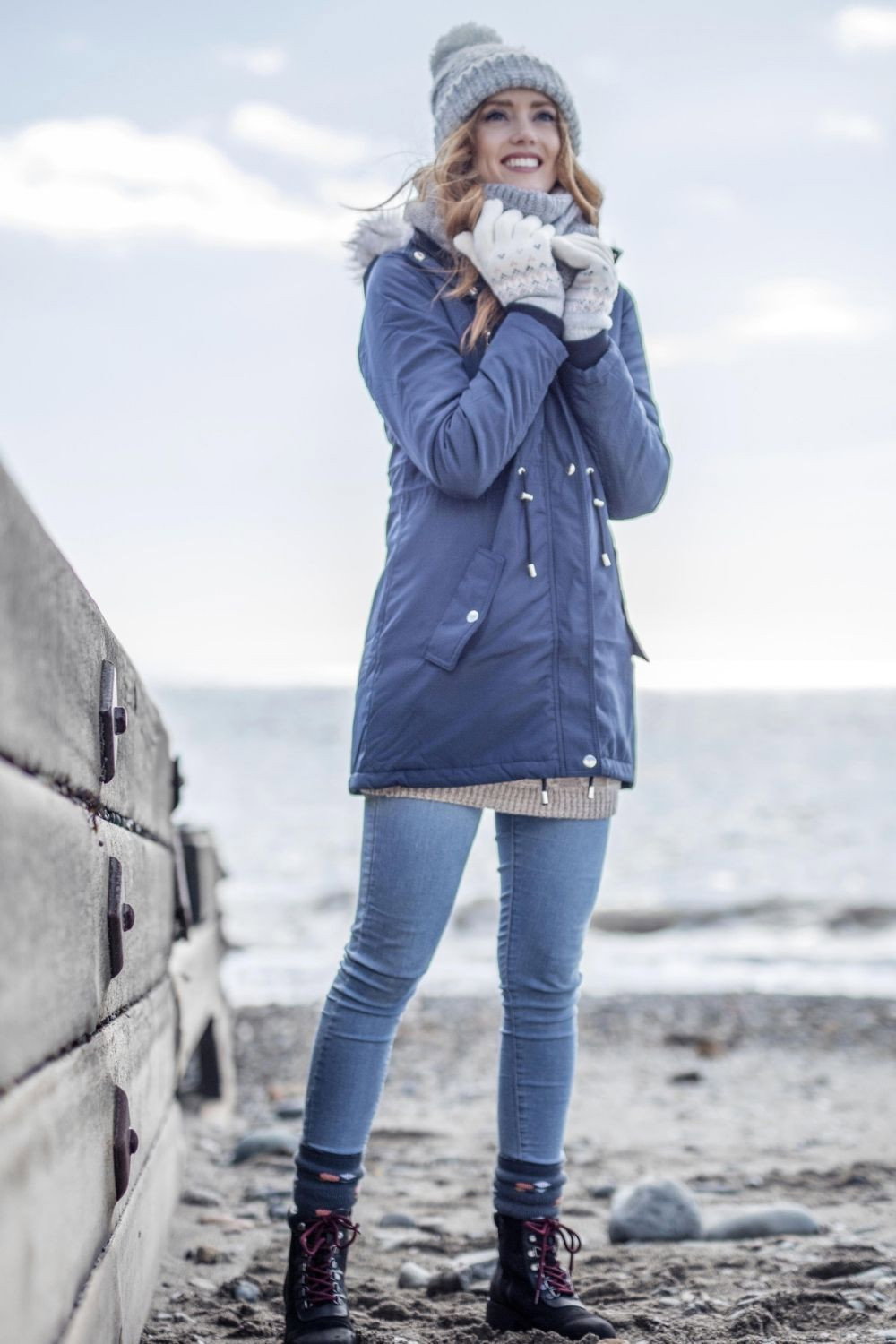 Black Thermal Bobble Hat, Image 4 of 5