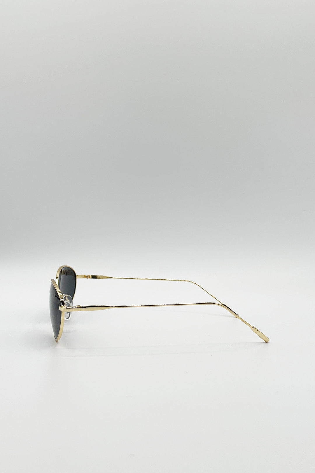 Black Metal Oval Cat Eye Sunglasses In Black, Image 4 of 5
