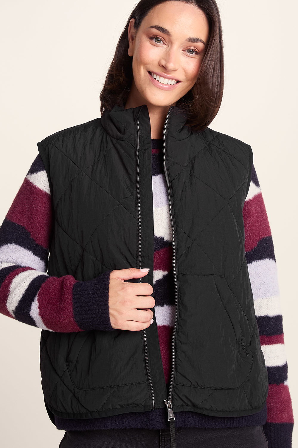 Black Juni Relaxed Fit Shower Resistant Gilet, Image 5 of 6