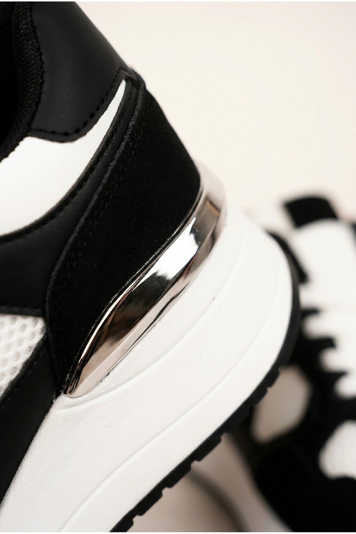 Black iKrush Black Amber Womens Chunky Platform Trainers, Image 2 of 3