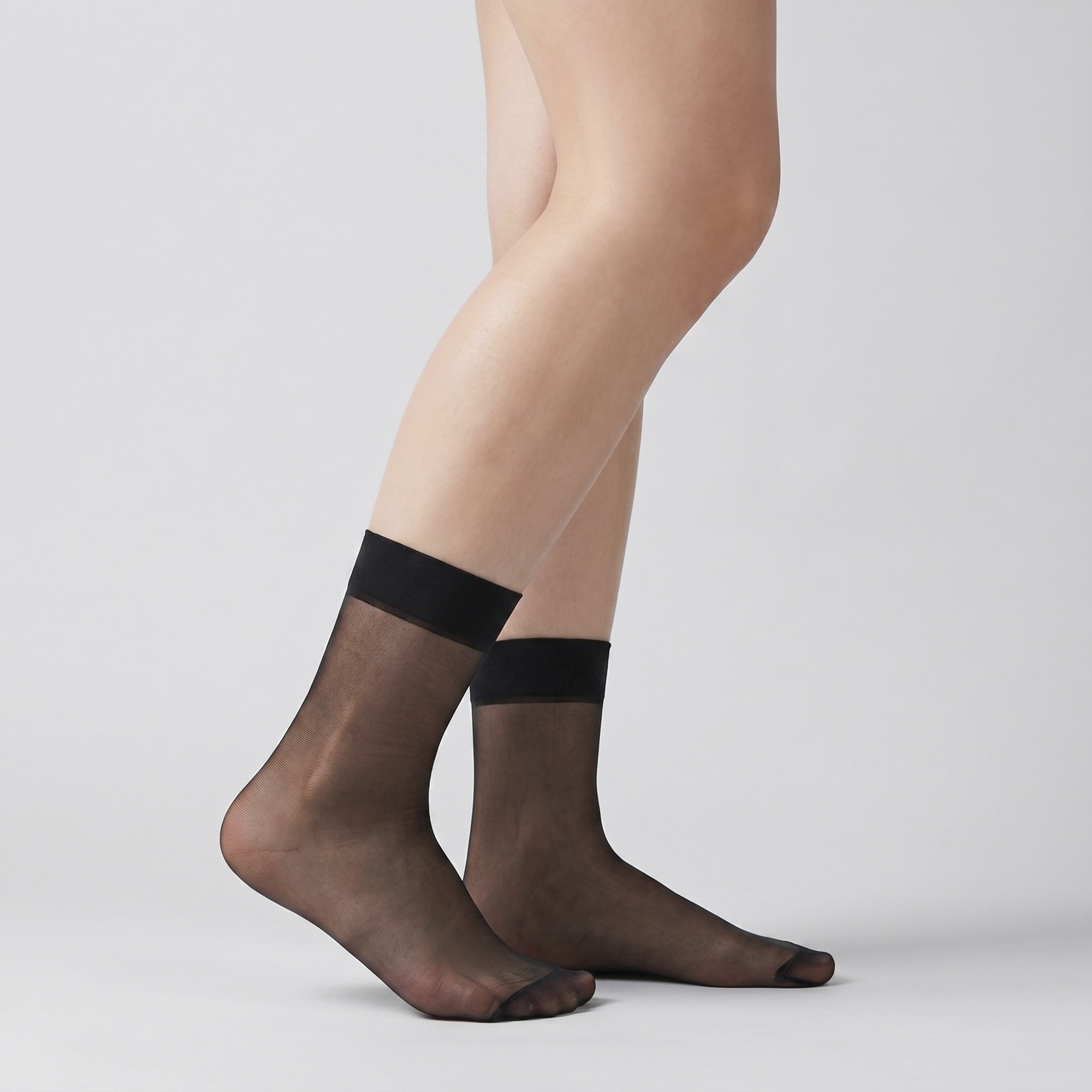 Black 10 Pack Ladies Ankle High Pop Socks 15 Denier Lightweight Sheer Socks, Image 3 of 3