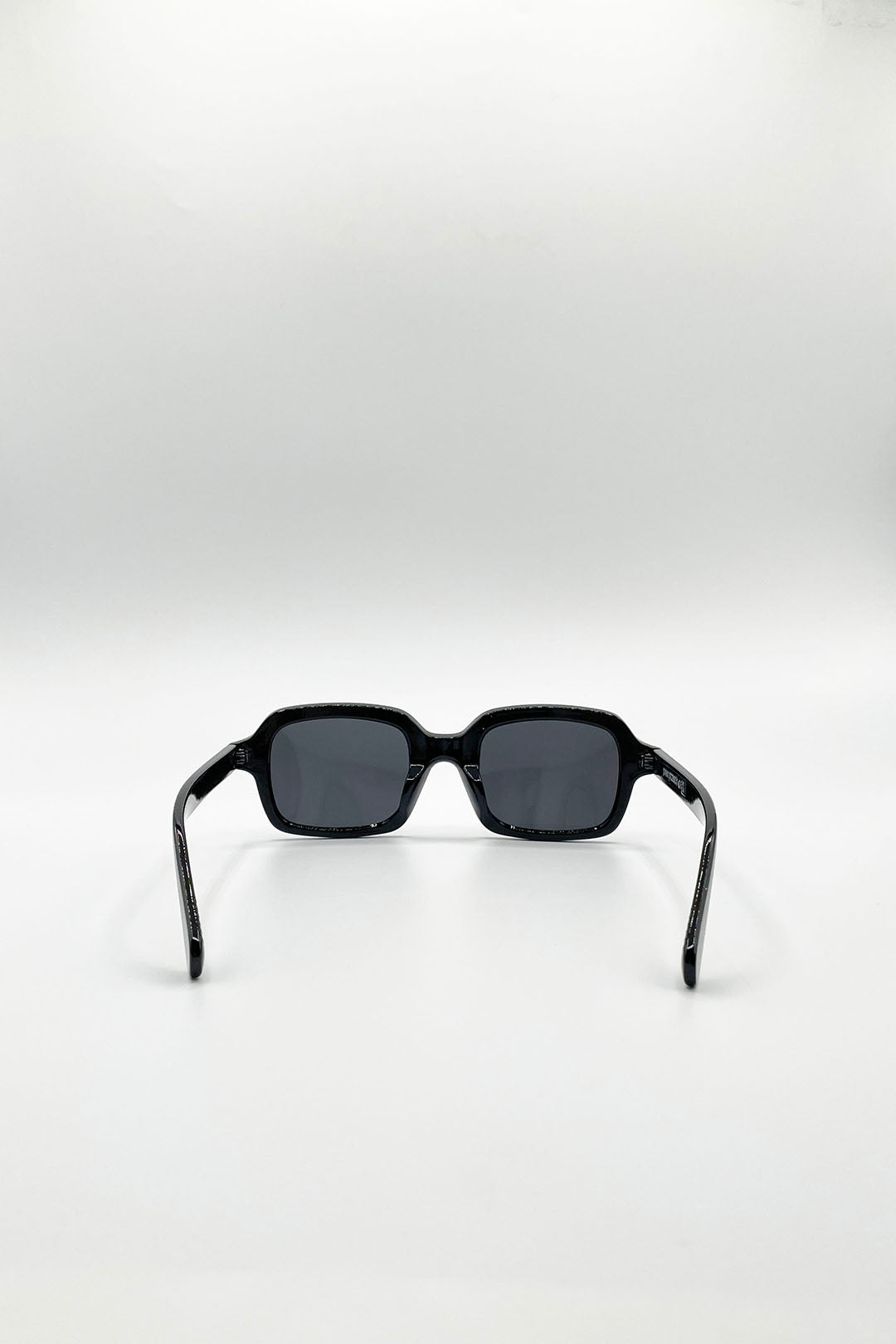 Black Bold Square Sunglasses In Black, Image 4 of 5