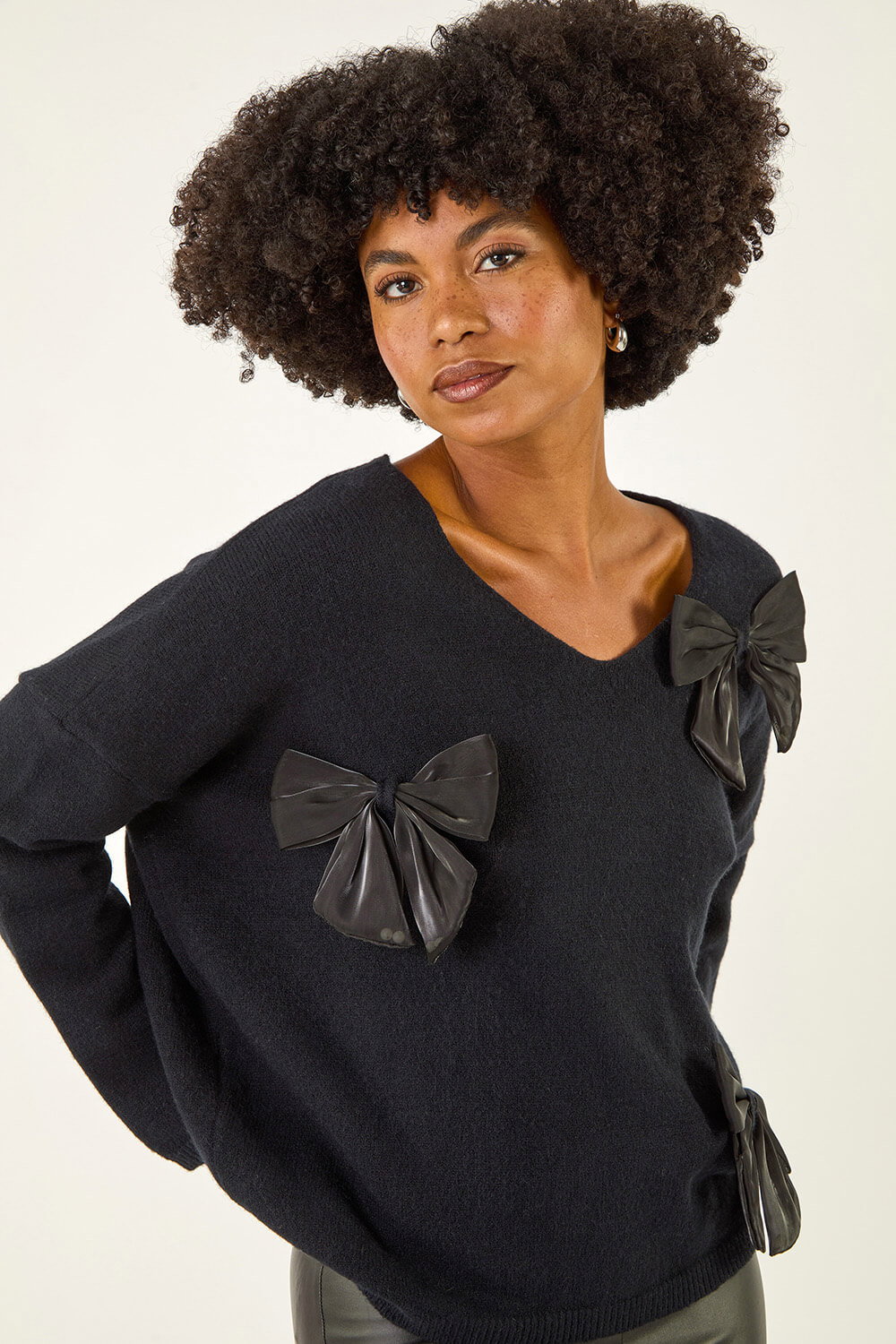 EMBELLISHED V NECK KNIT THE QUEENS CHAMBER