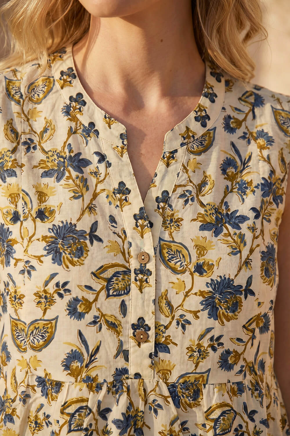 Ivory Floral Contrast Collared Swing Dress, Image 5 of 4