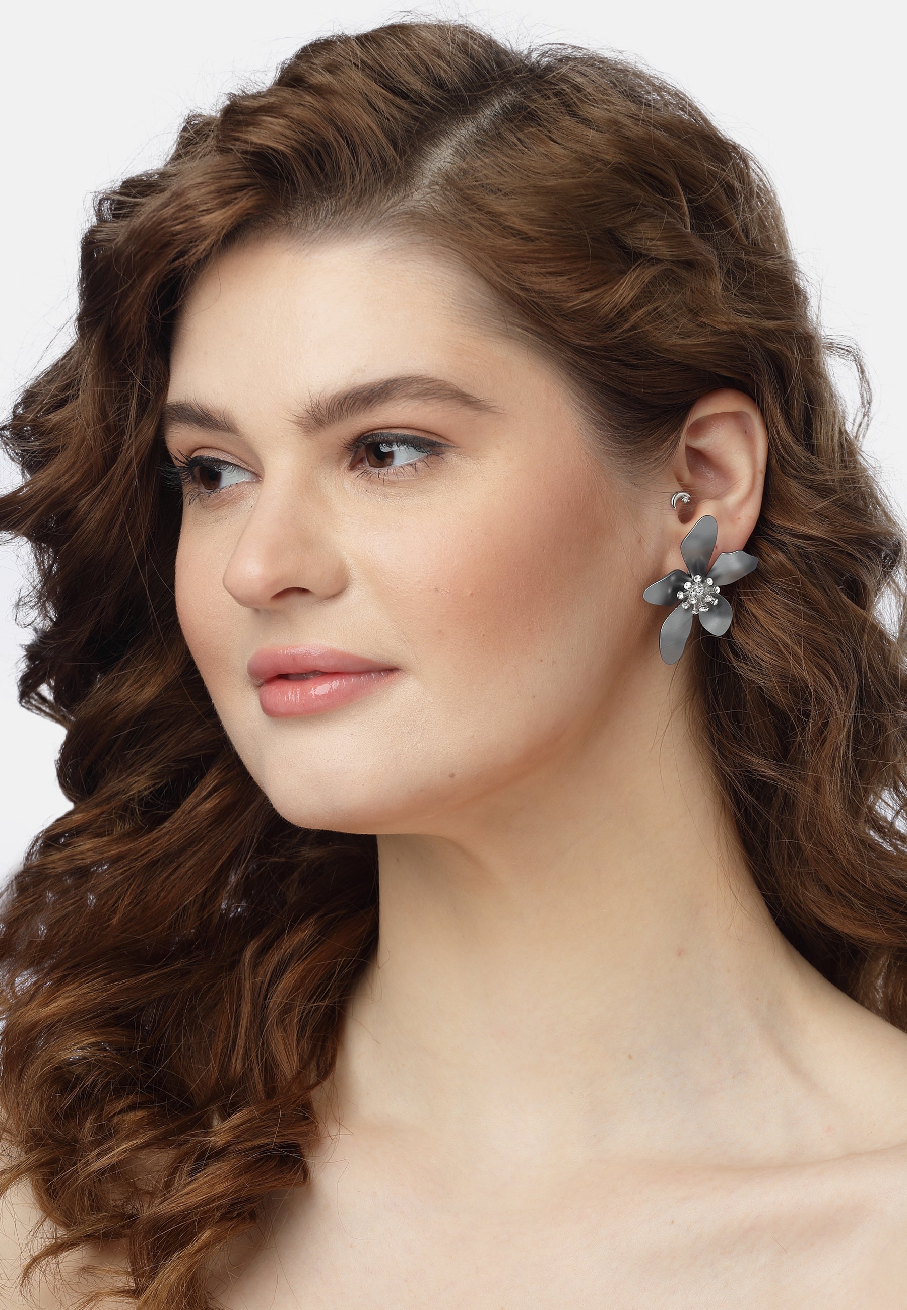 Pewter AVANT-GARDE PARIS Pewter Floral Stud Earrings, Image 4 of 5