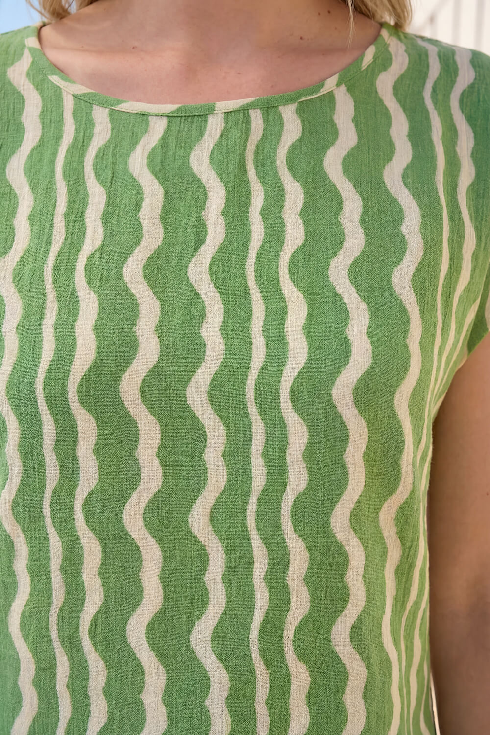 Green Abstract Wave Print Shell Top, Image 5 of 4