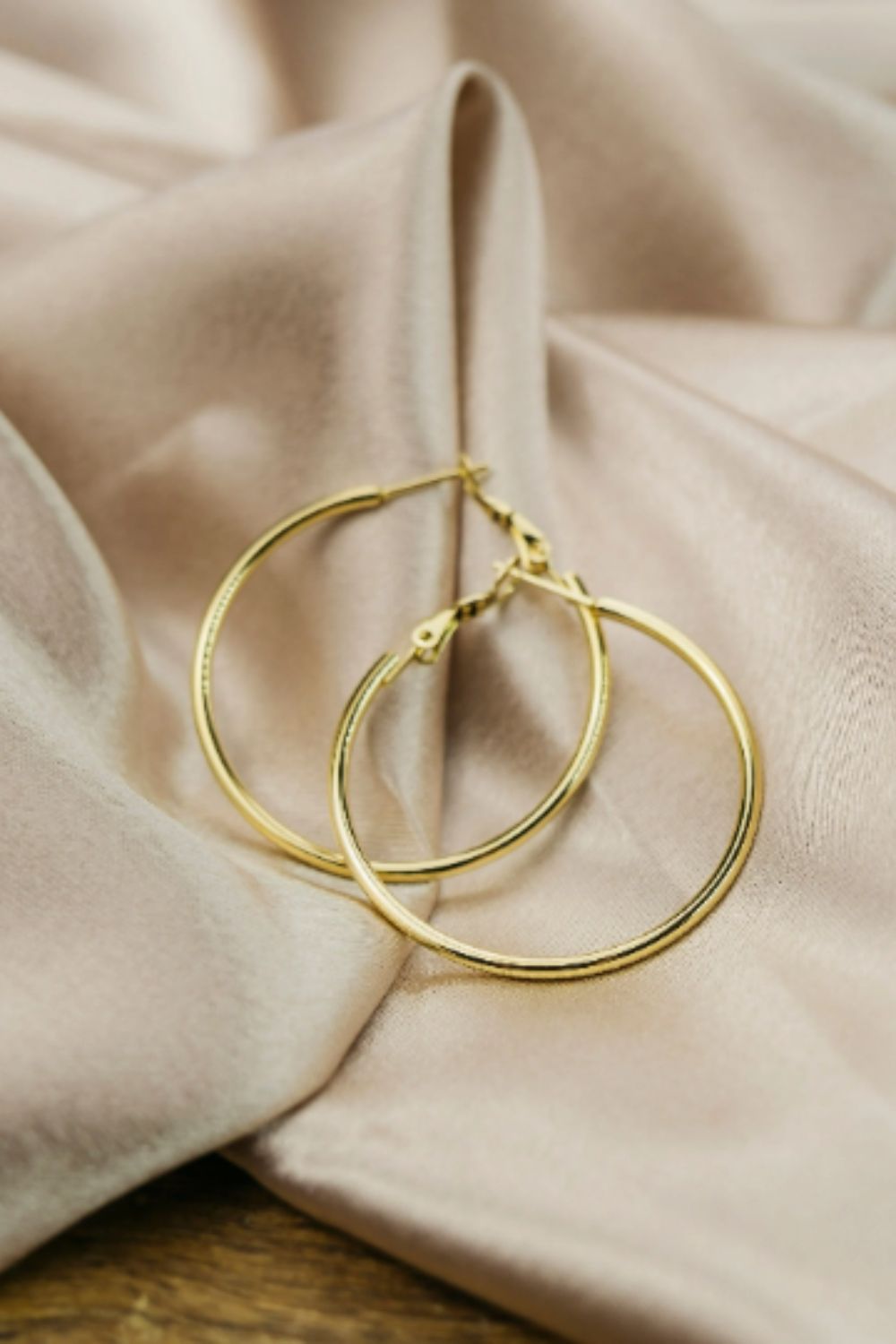 Gold 40MM Pipe Threader Hoop Earrings, Image 2 of 3