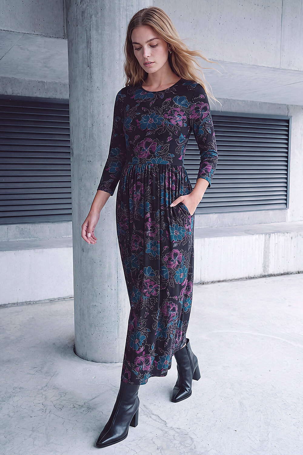 Roman Women's Black Floral Stretch Waist Midi Dress Size 18
