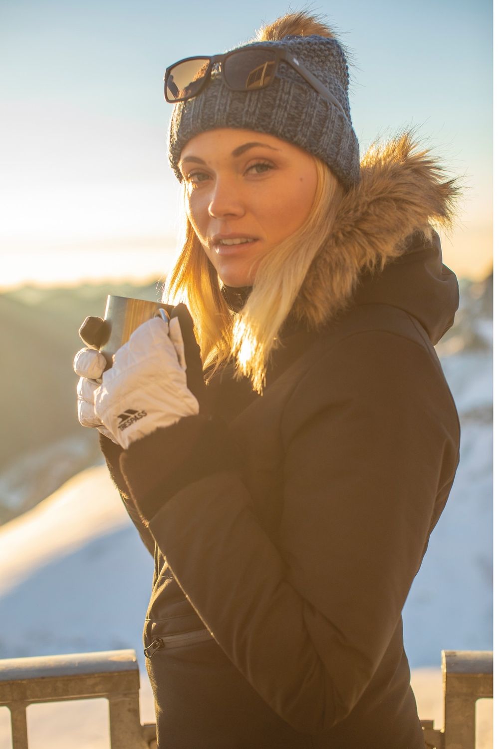 White Yanki Gloves, Image 1 of 4