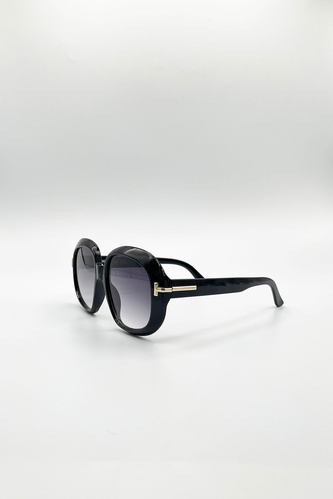 Black SVNX Black Bold Round Oversized Sunglasses In Black, Image 2 of 5