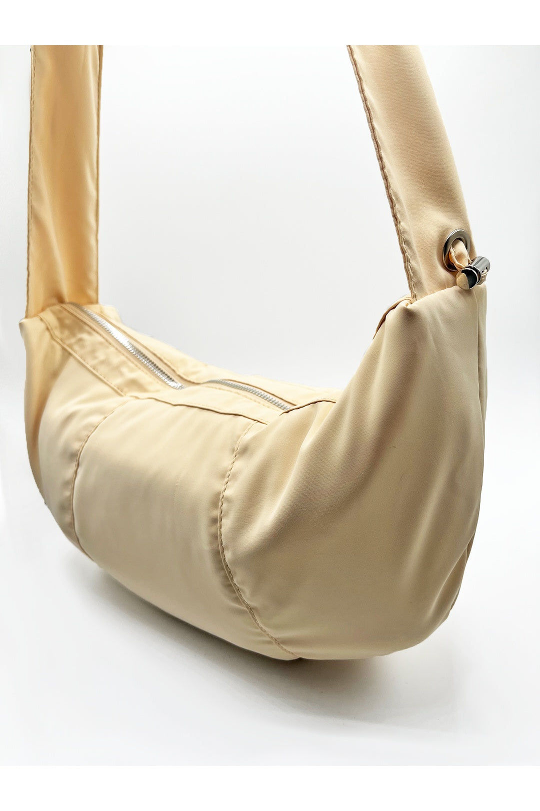 Off White Soft Oversized Scrunchie Strap bag, Image 4 of 6