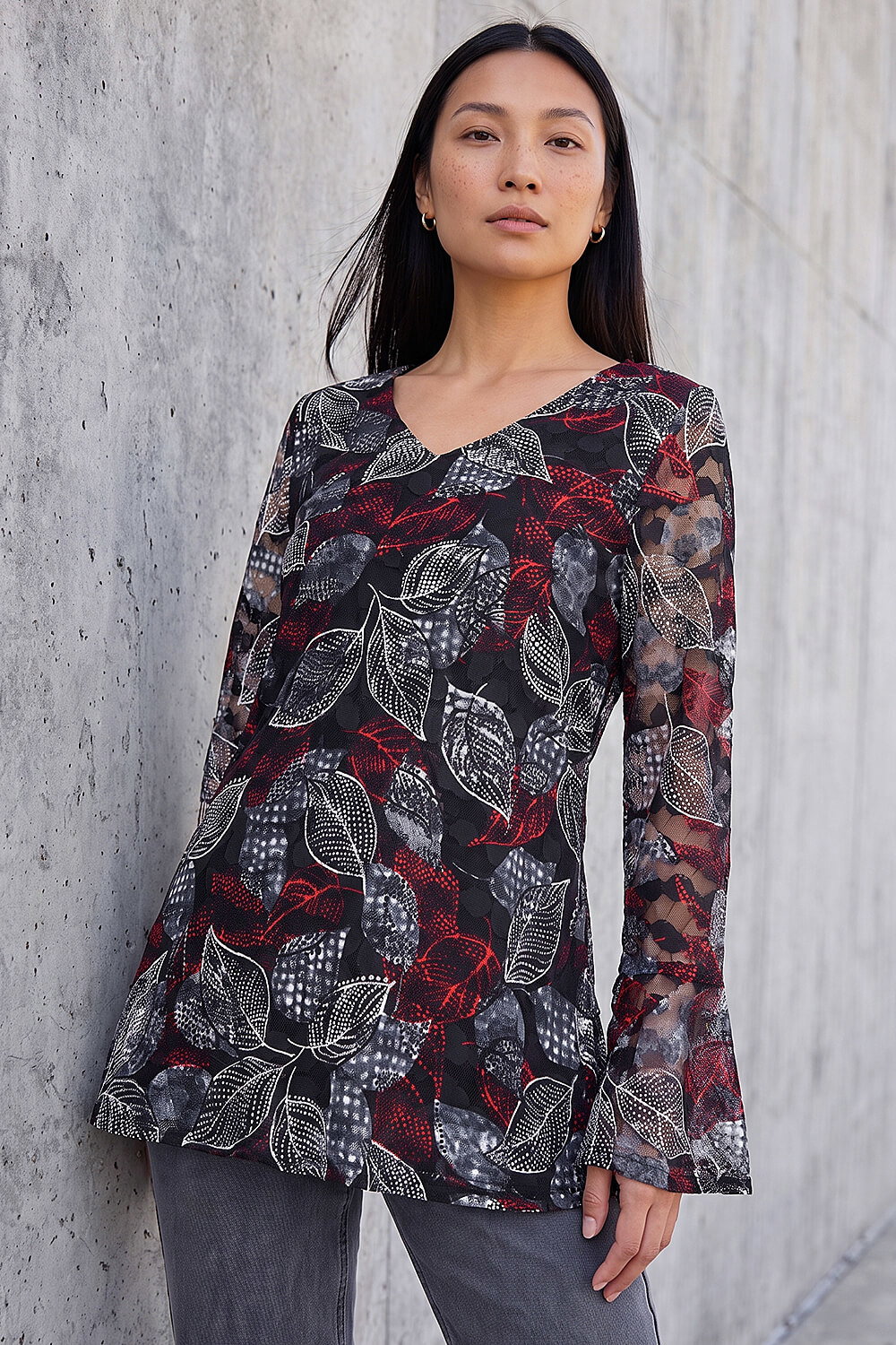Roman Women's Black Leaf Printed Lace V-Neck Top Size 12