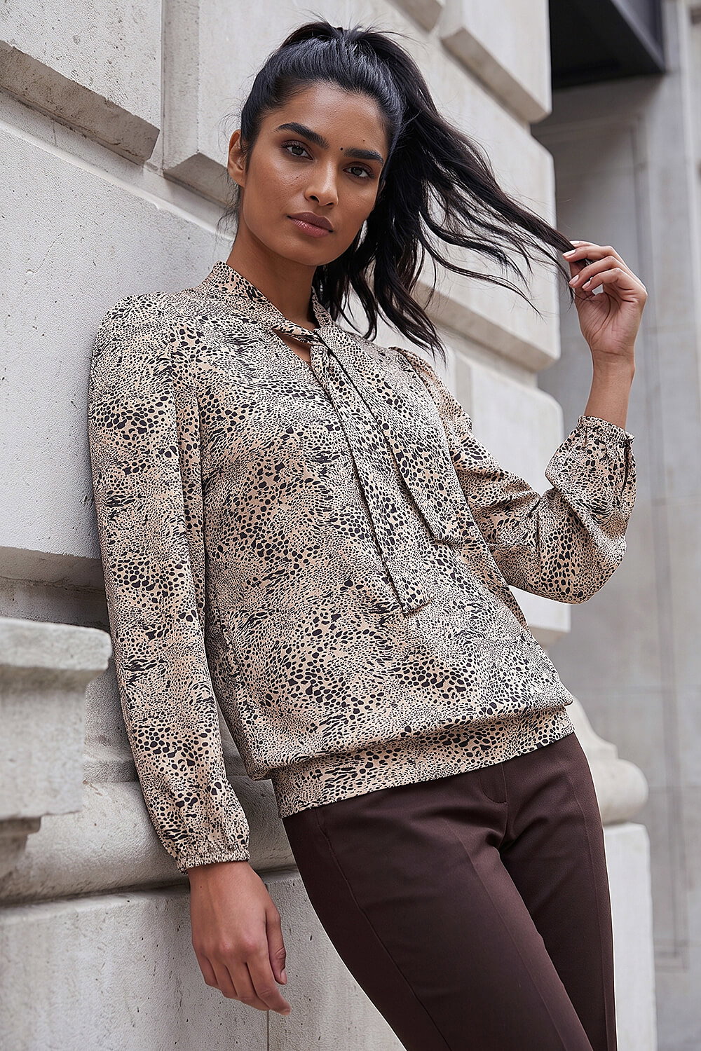 Roman Women's Beige Tie Neck Animal Top Size 14