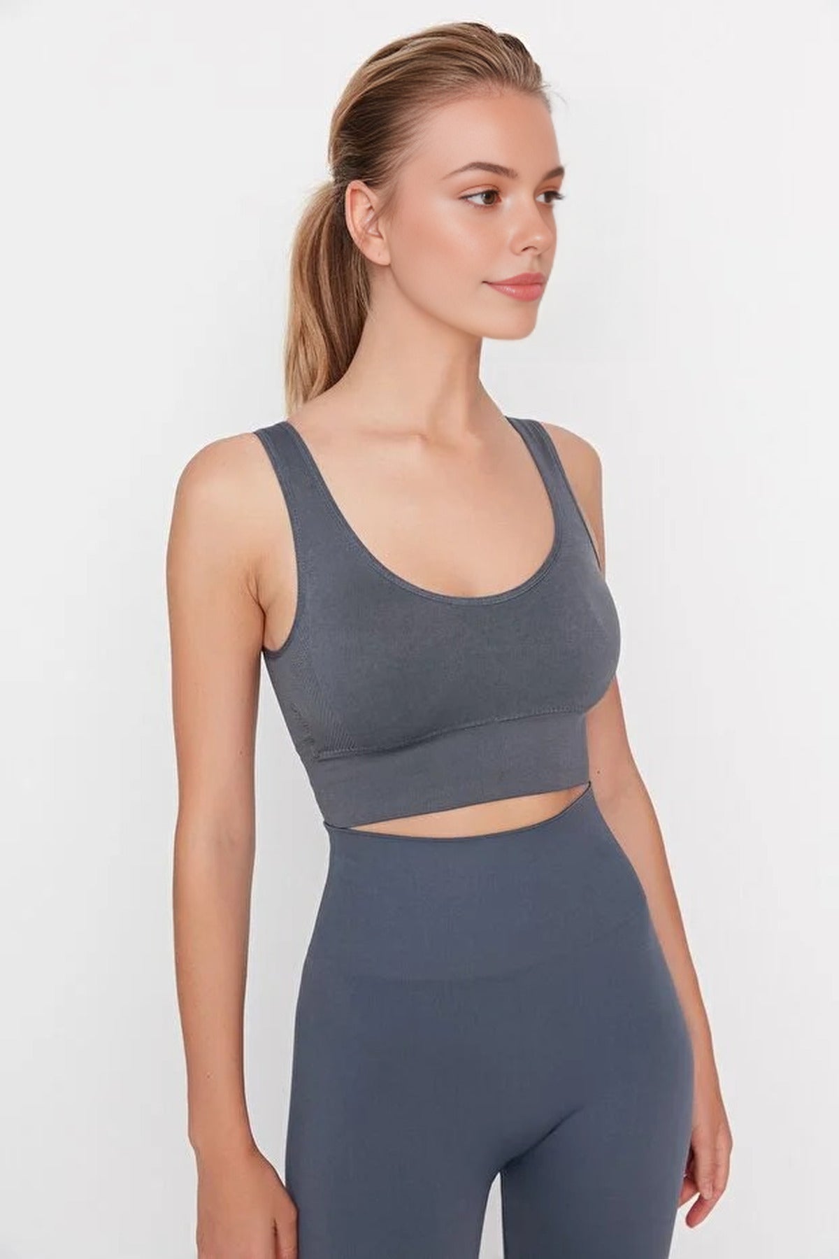 Black Seamless Scoop Neck Wide Strap Supportive Sports Bra