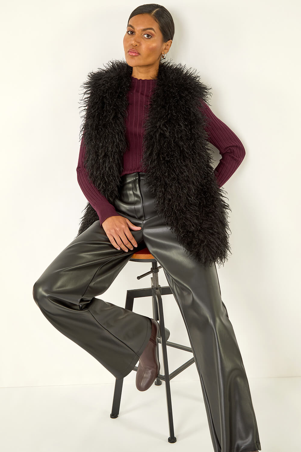 Roman Women's Black Longline Faux Fur Gilet Large