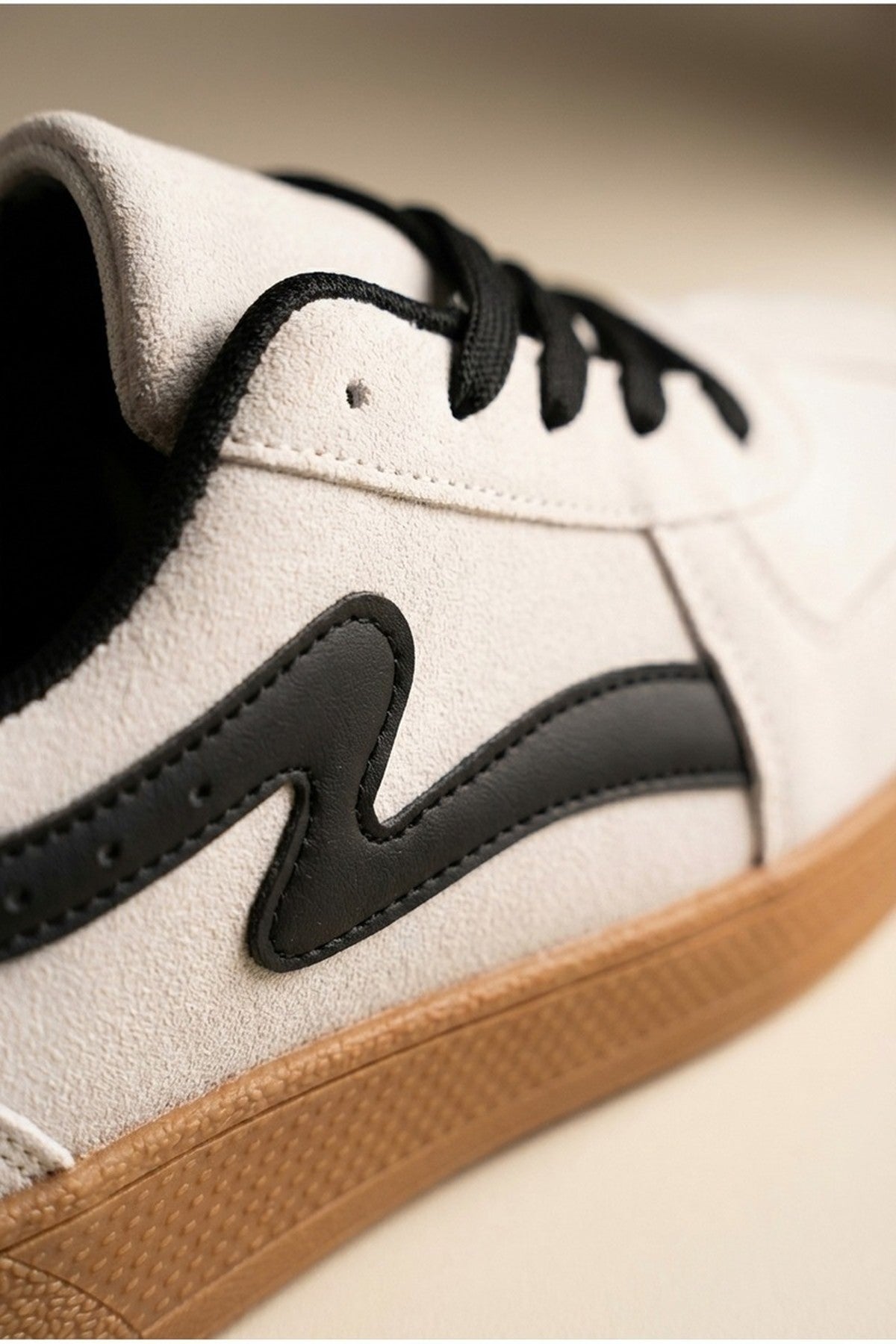 White iKrush White Poppy Womens Retro Stripe Gum Sole Trainers, Image 3 of 5