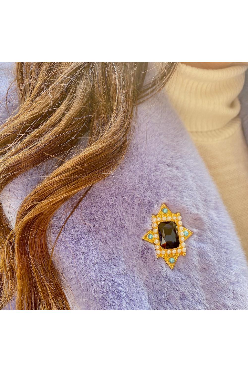 Gold Vintage Brooch, Image 1 of 3