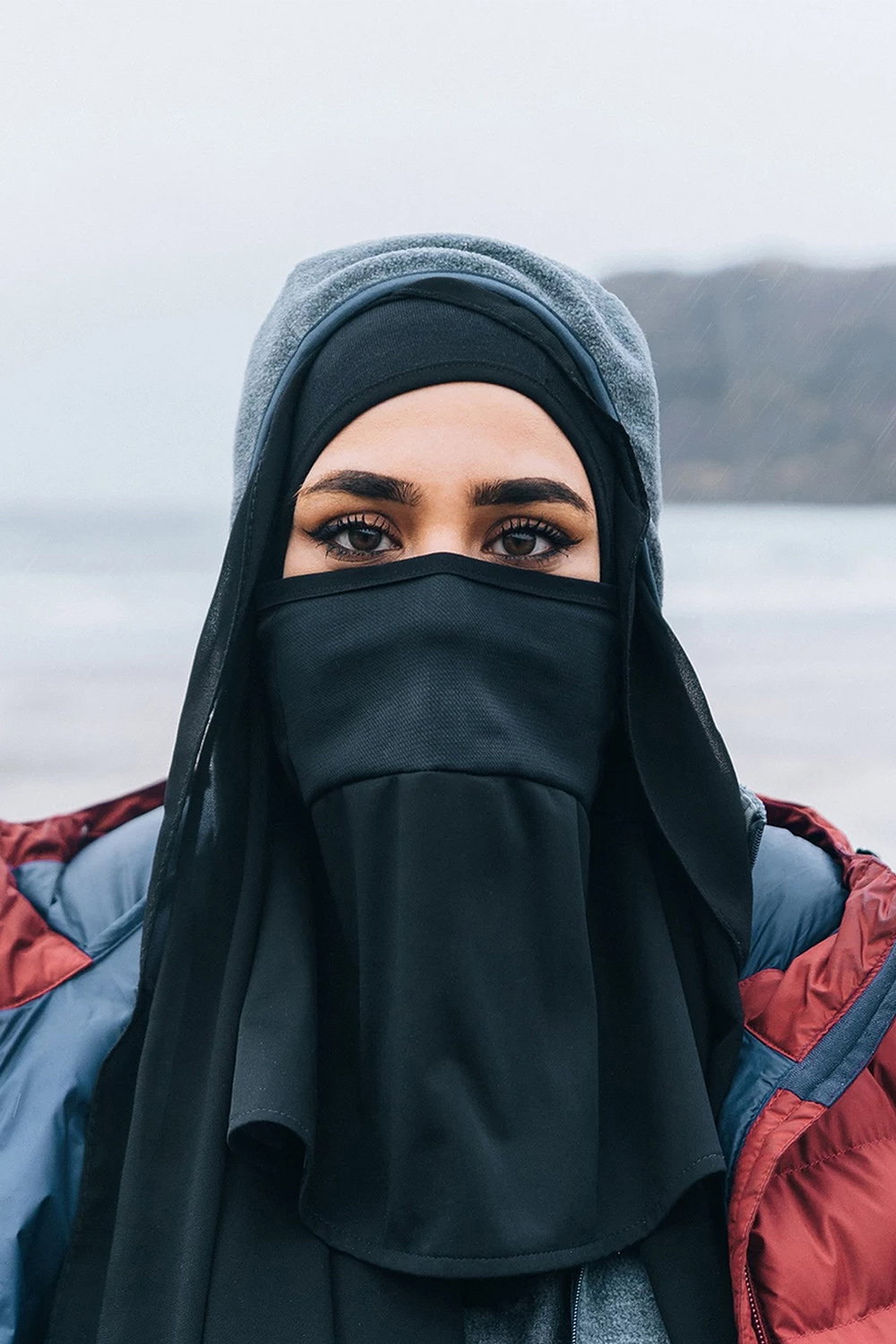 Black Wo Silk Hijab Liner for Hiking, Image 5 of 5
