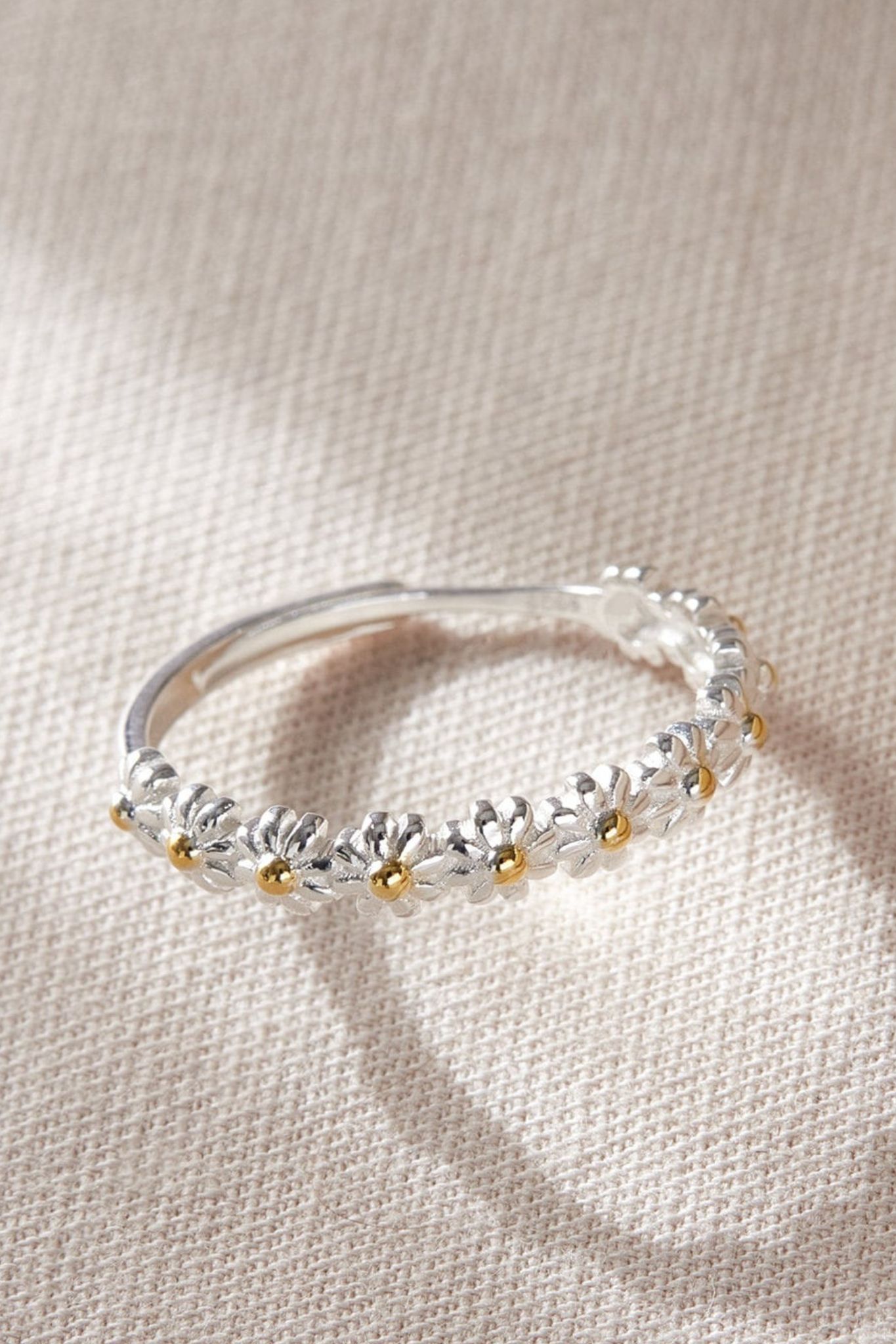 Silver Sterling Silver Slim Daisy Chain Ring, Image 4 of 4