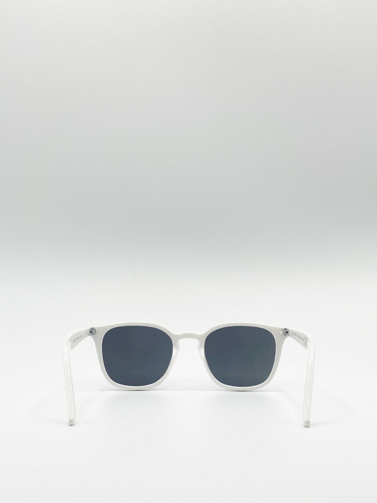 White Classic Preppy Square Sunglasses With Key Hole Nosebridge, Image 4 of 4