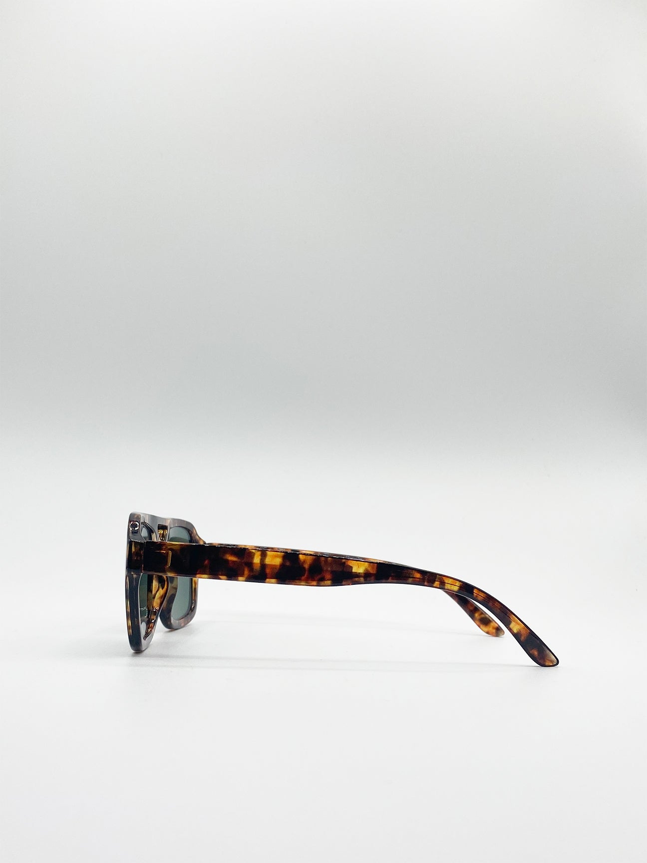 Brown 70's Navigator Sunglasses In Tortoiseshell, Image 4 of 5