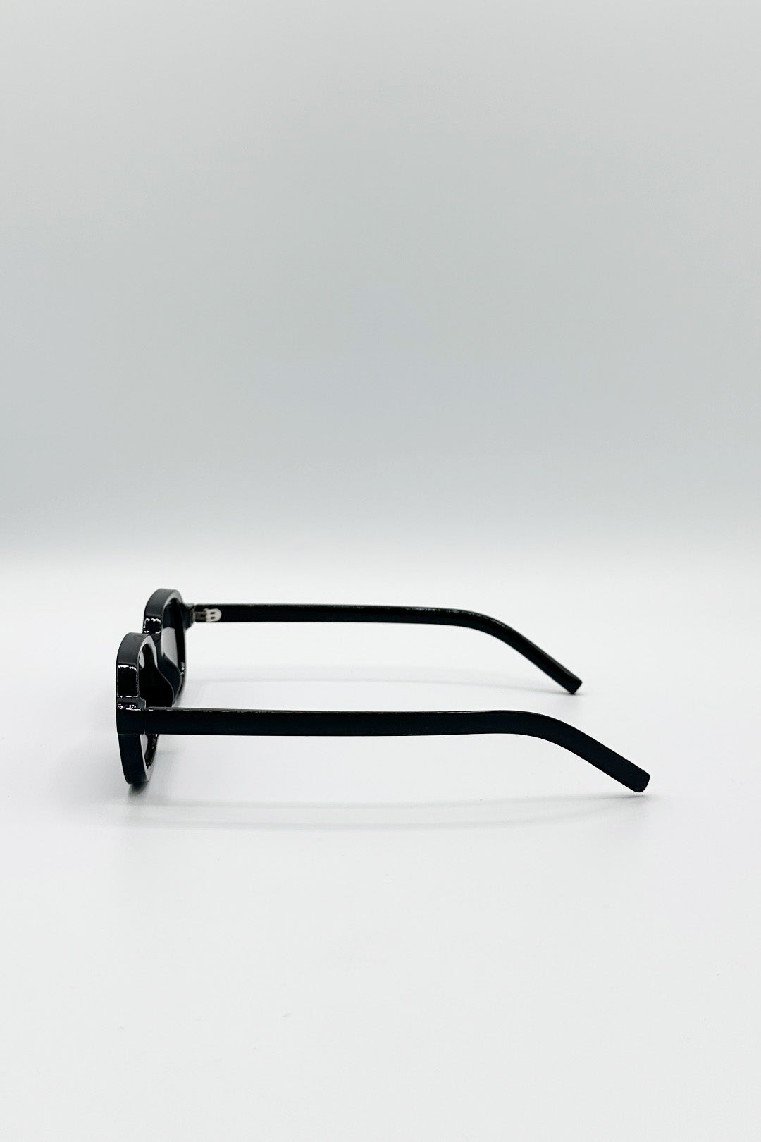 Black Retro Rounded Square Sunglasses In Black, Image 4 of 5