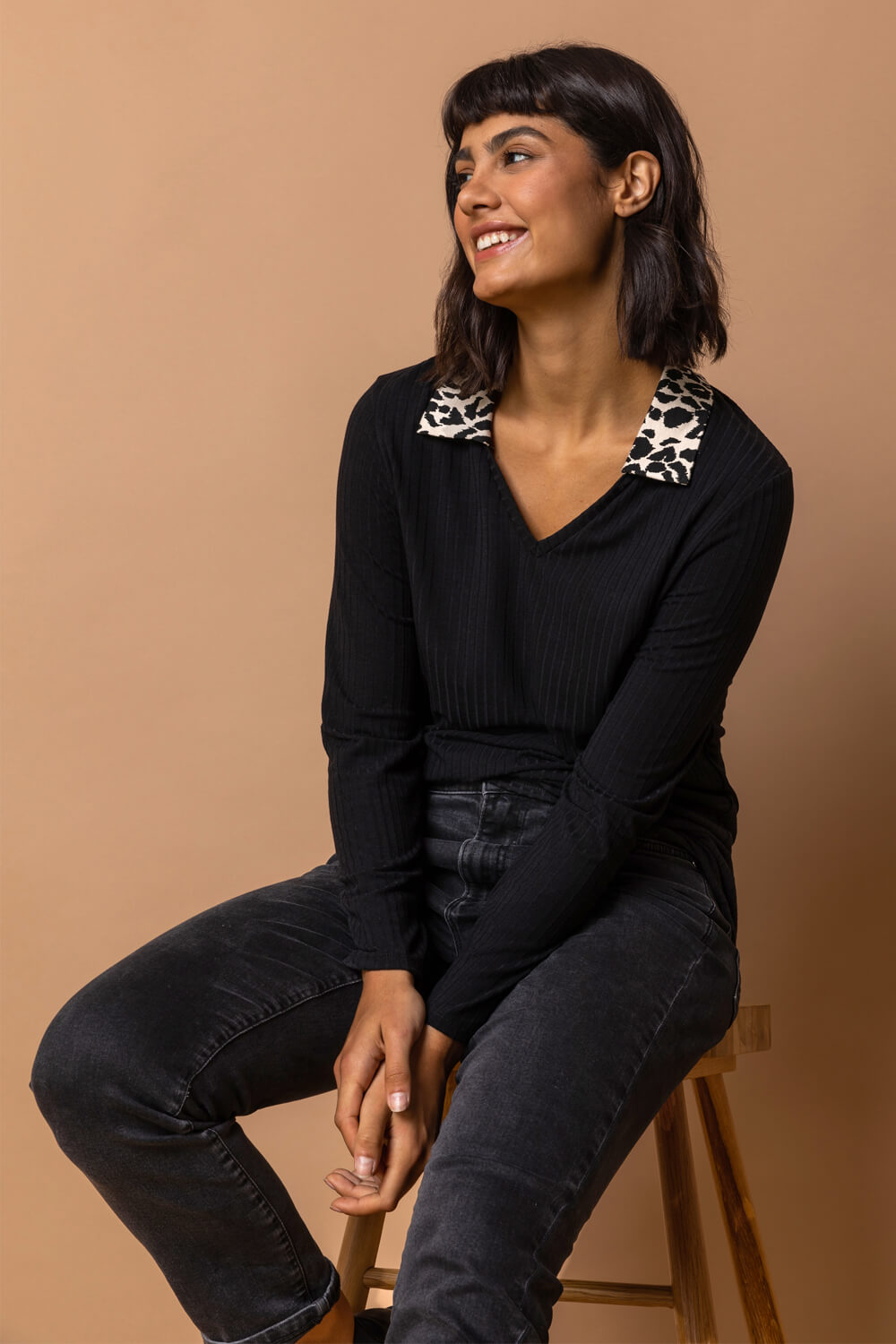 Leopard Print Collar Ribbed Long Sleeve Top in Black - Roman