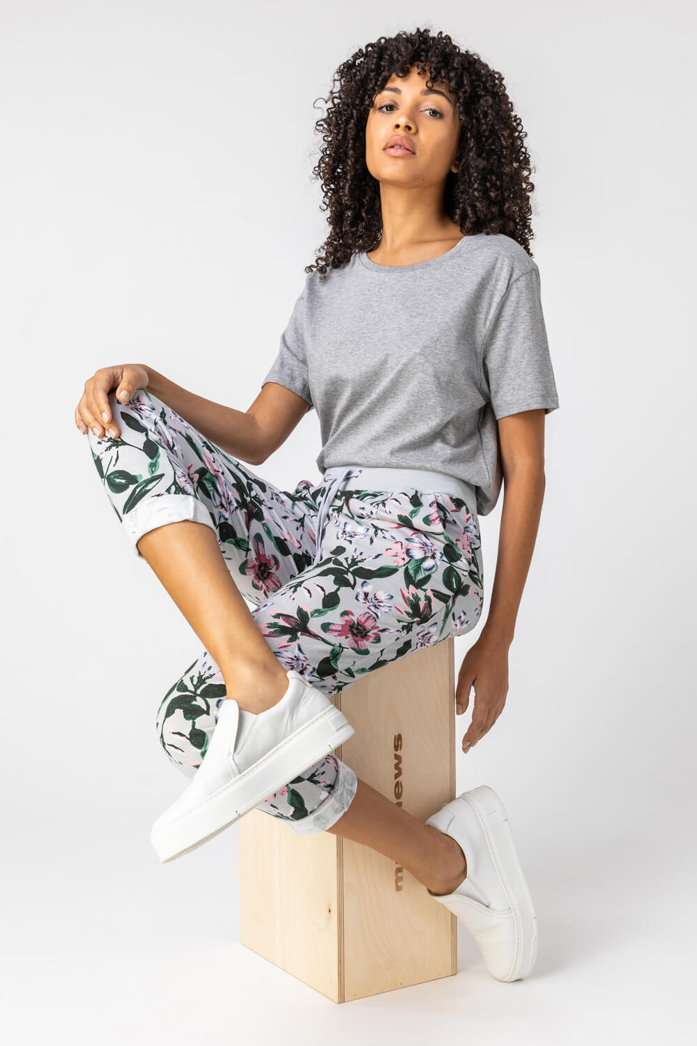 Light Grey Floral Print Roll Hem Cropped Pants, Image 1 of 4