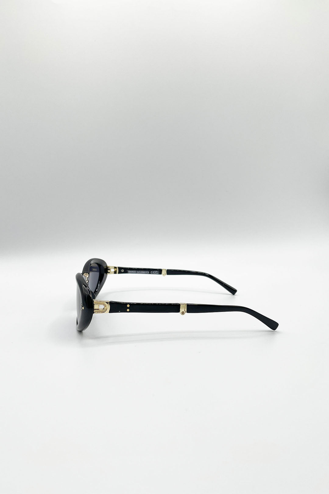 Black SVNX Black Oval Foldable Sunglasses, Image 4 of 7