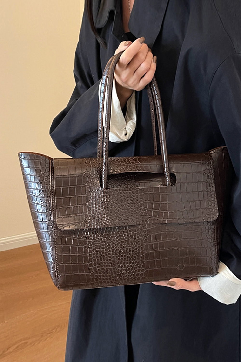 Black 'Libby' Women’S Top Handle Satchel Flap Handbag In Faux Leather