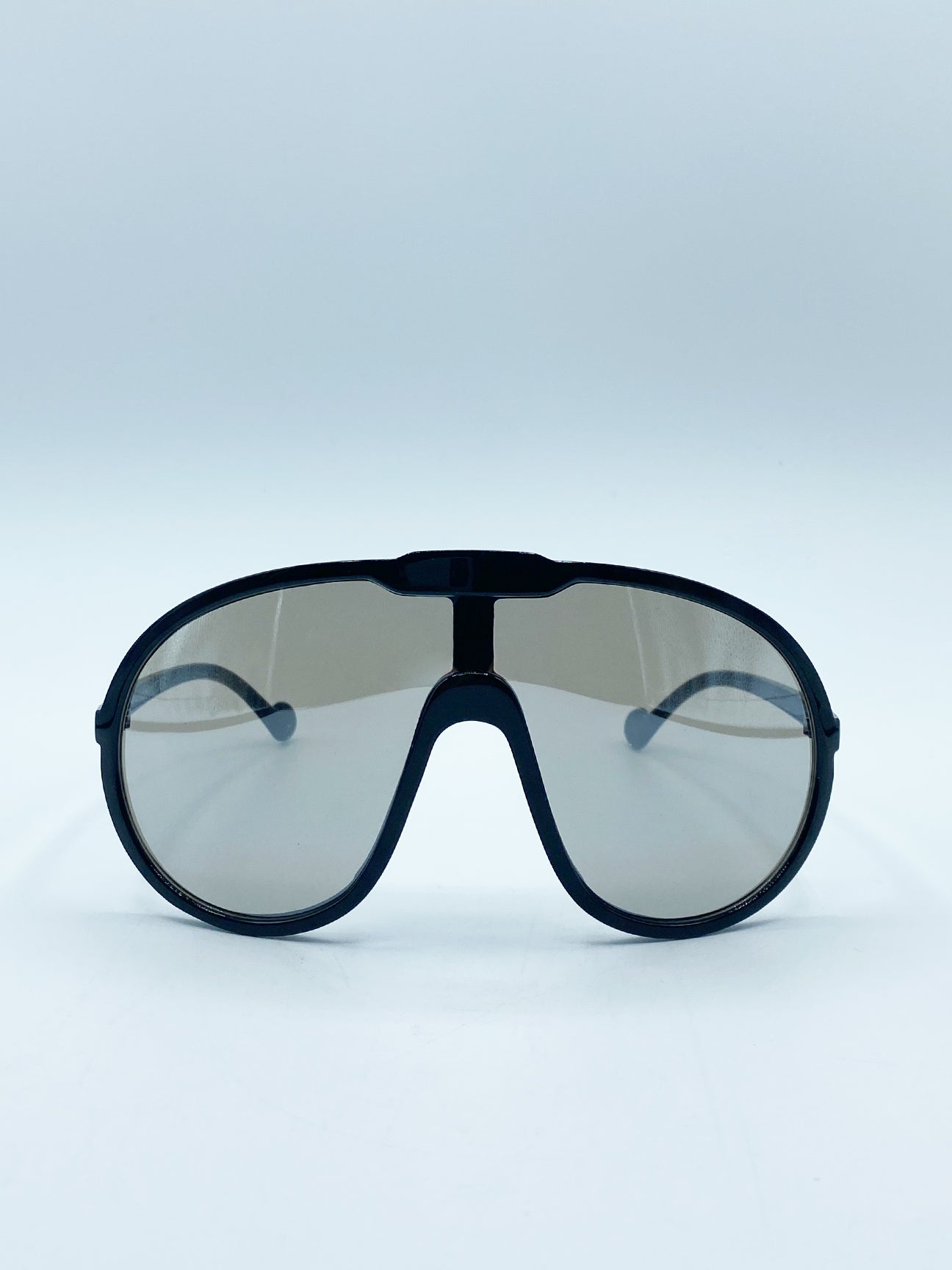Black Wave Mask Sunglasses In Black