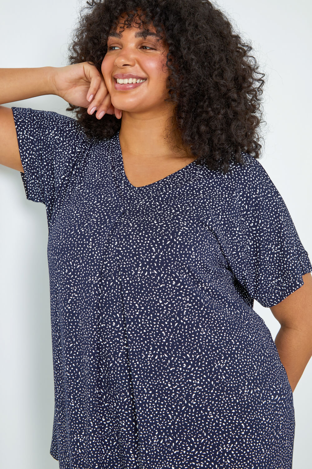 Roman Curve Women's Navy Ditsy Spot Print V-Neck Stretch Top Size 16