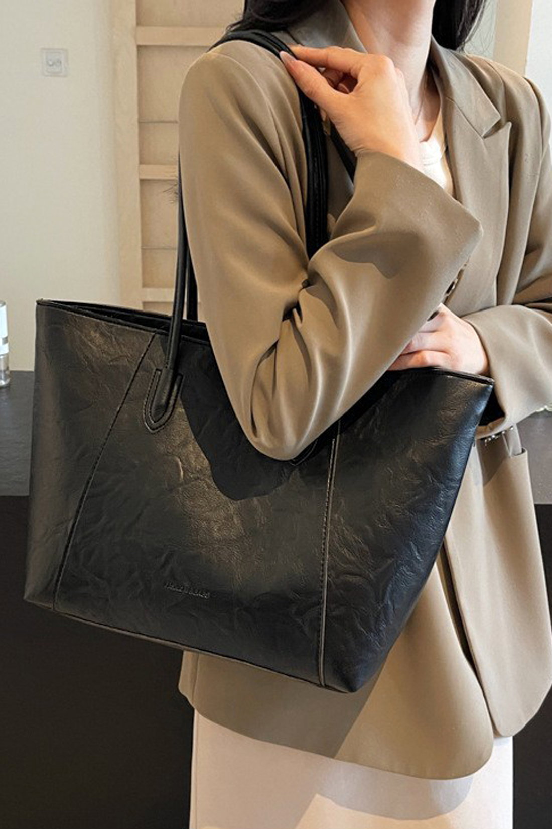 Black Large Tote Handbag With Shoulder Strap, Image 4 of 4