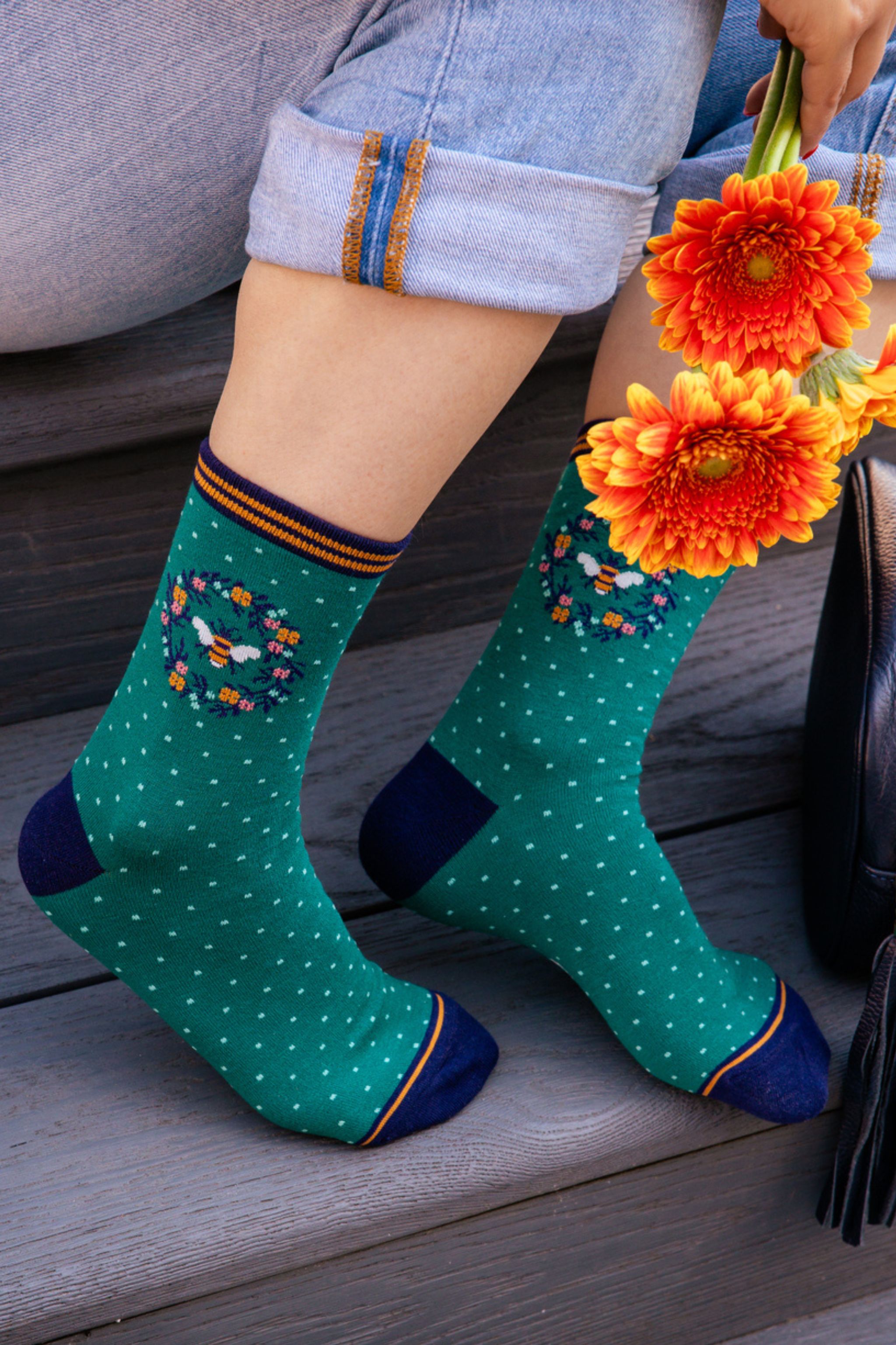 Green Bee Floral Wreath Bamboo Ankle Socks