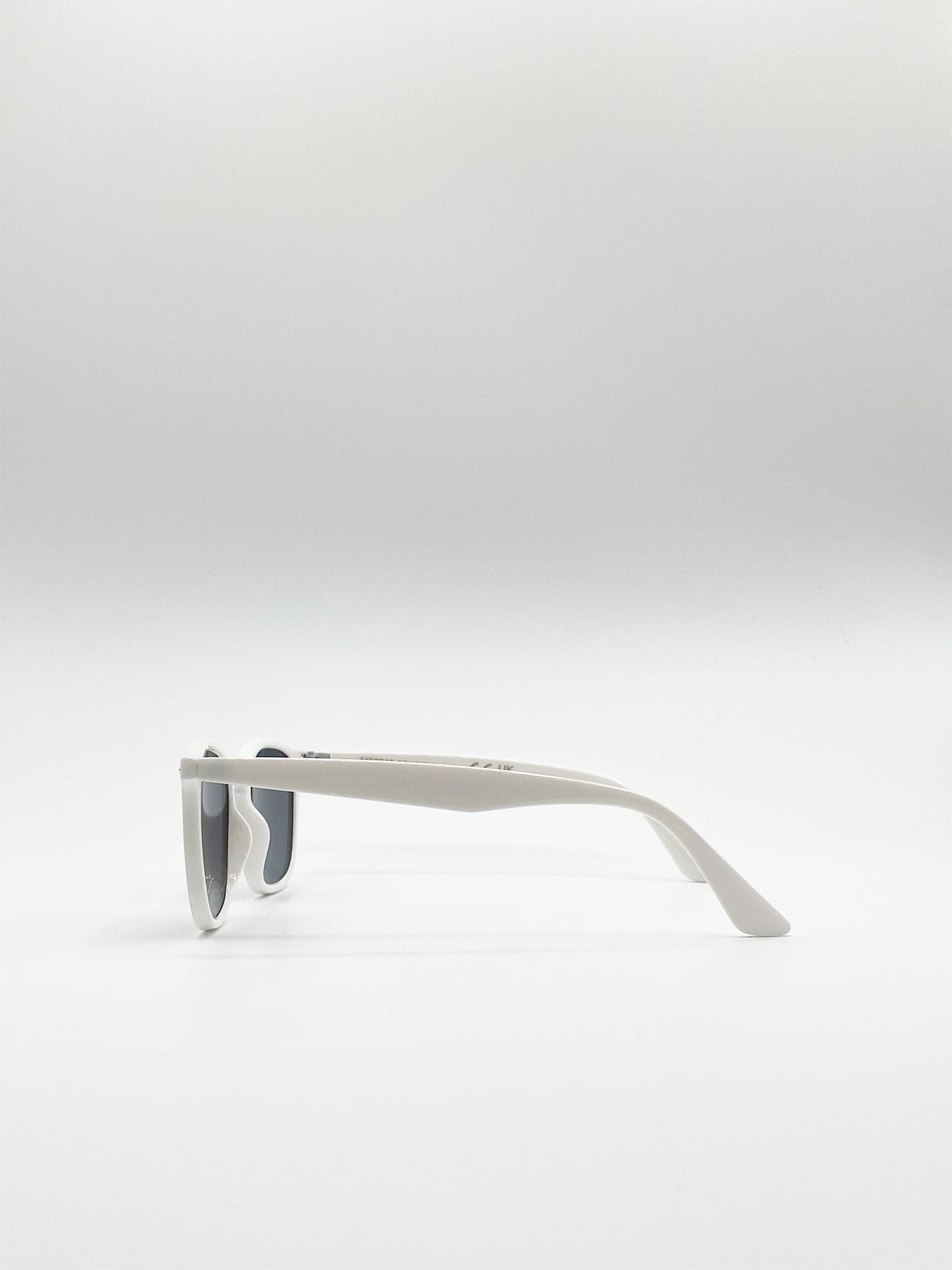 White Classic Preppy Square Sunglasses With Key Hole Nosebridge, Image 3 of 4