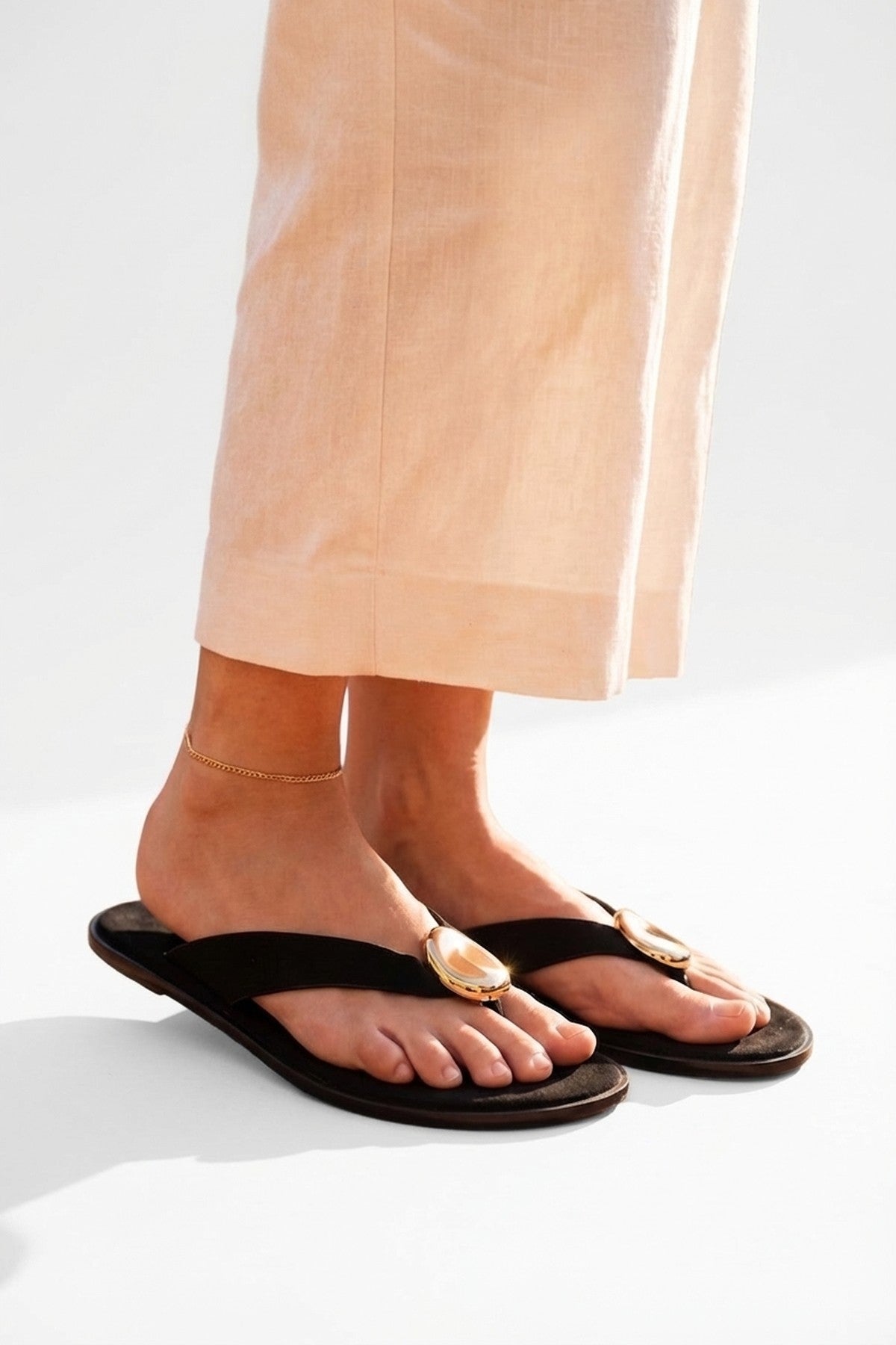 Black Thea Womens Gold Trim Thong Flat Sandals, Image 2 of 8