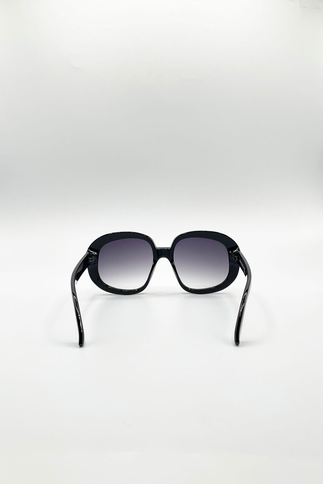 Black SVNX Black Bold Round Oversized Sunglasses In Black, Image 4 of 5