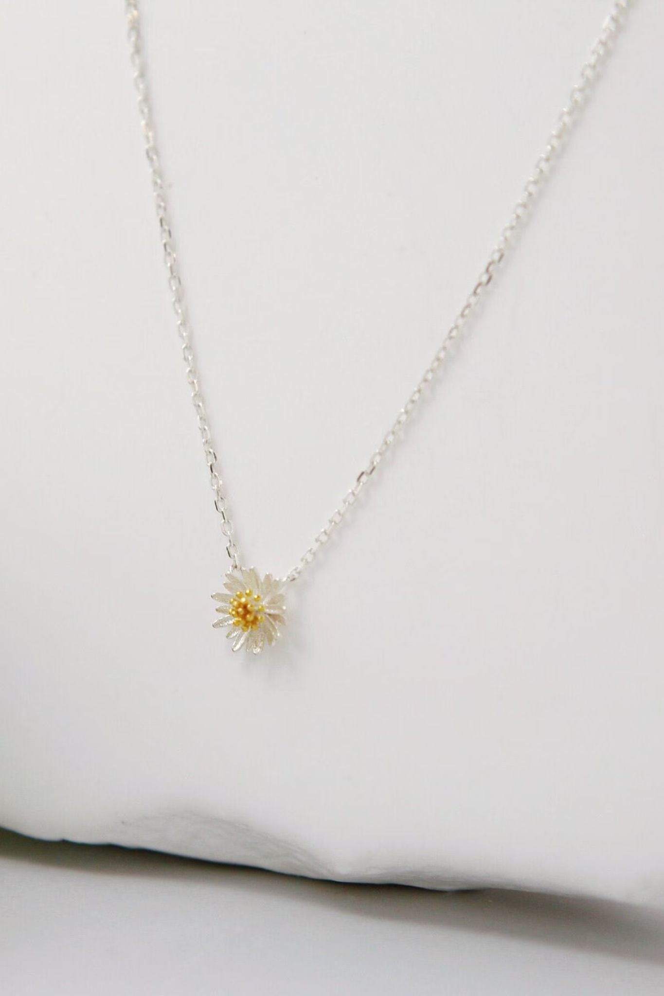 Silver Sterling Silver Daisy Pendant Chain Necklace, Image 2 of 2
