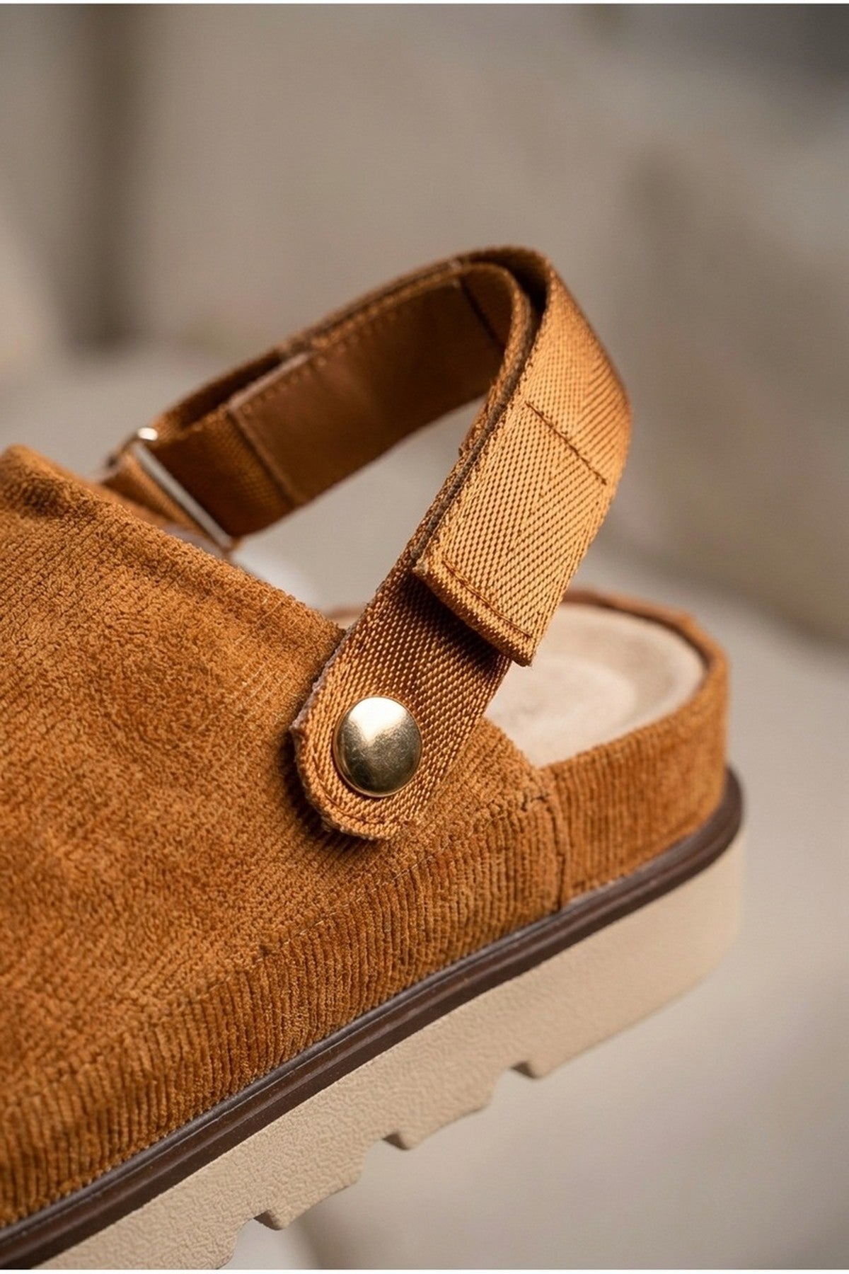 Camel iKrush Camel Tara Womens Suede Convertible Slingback Clogs, Image 2 of 4