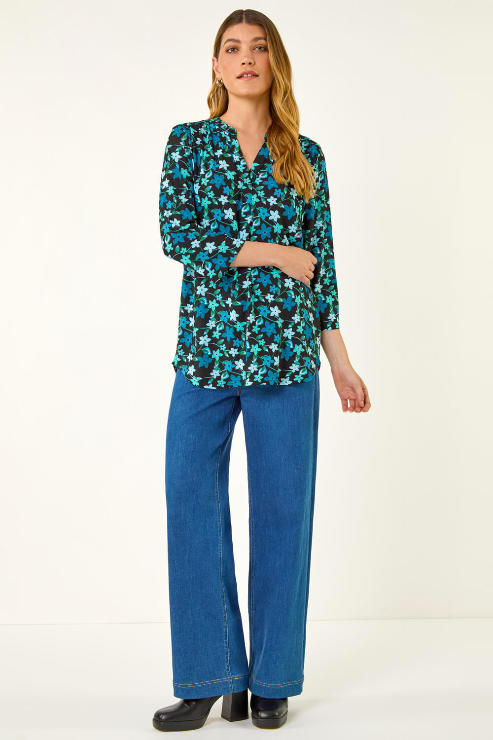Roman Women's Teal Abstract V-Neck Stretch Top Size 20