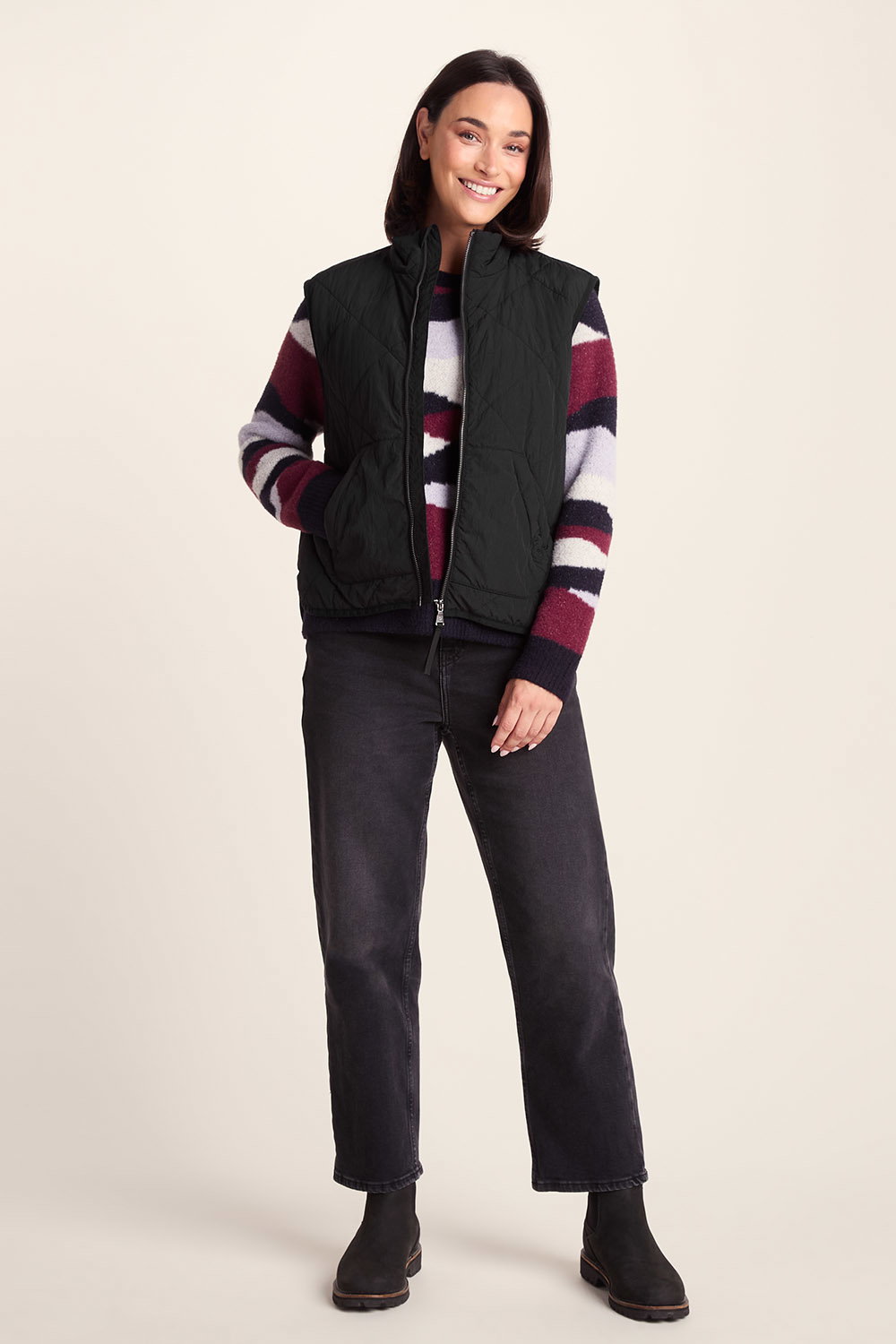 Black Juni Relaxed Fit Shower Resistant Gilet, Image 4 of 6