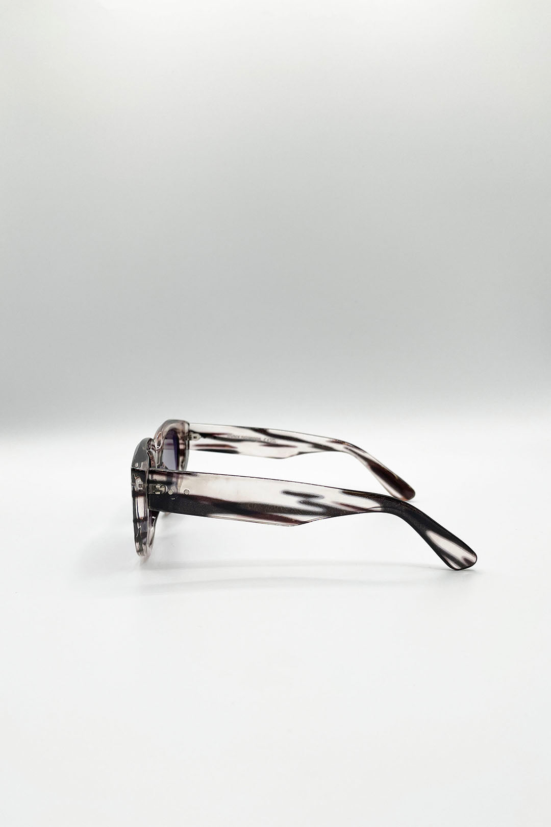 Black Round Stripe Cat Eye Sunglasses, Image 5 of 6