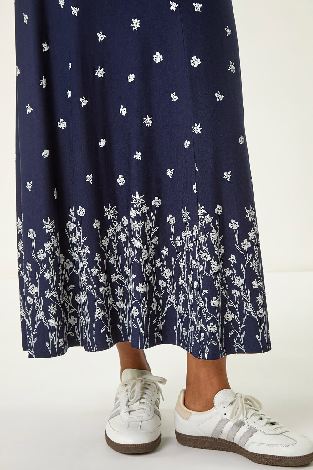 Geoffrey Beene Sport Women Floral Print Blue White Stretch A-line Skirt Size: 14